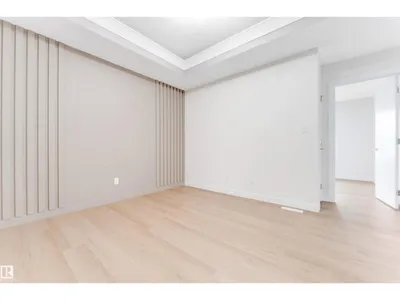 3912 39 AV photo 26