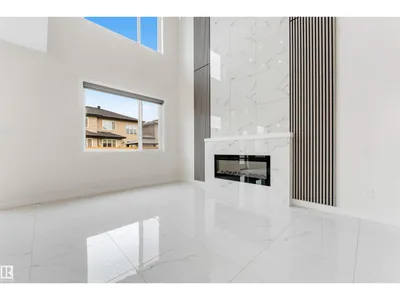 3912 39 AV photo 23