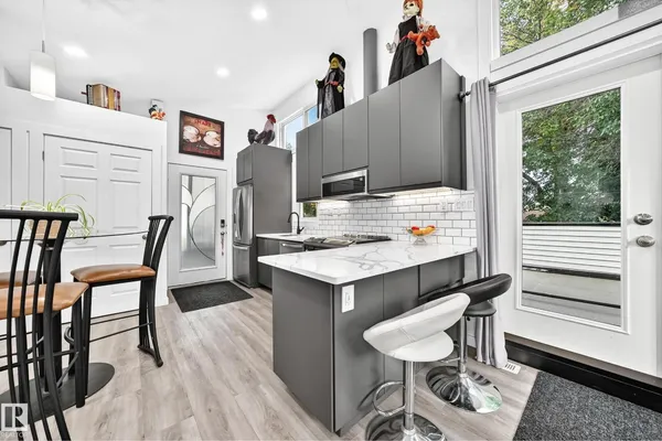12045 64 ST NW photo 3