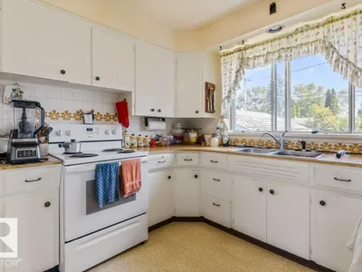 10731 148 ST NW photo 15