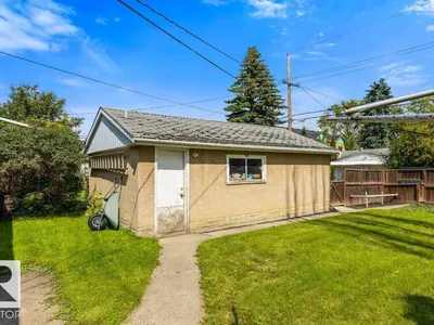 10731 148 ST NW photo 22