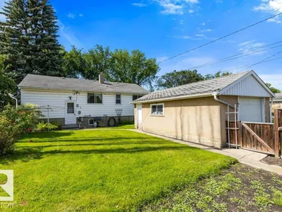 10731 148 ST NW photo 25