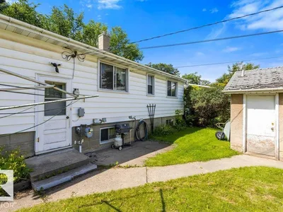 10731 148 ST NW photo 26