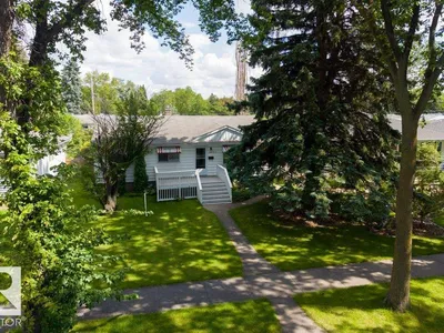 10731 148 ST NW photo 29