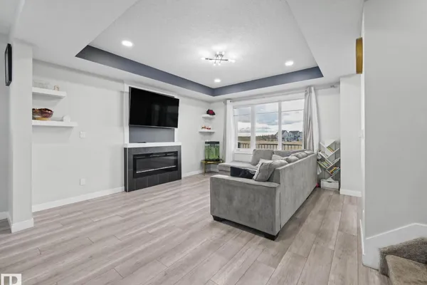 20625 99B AV NW photo 3