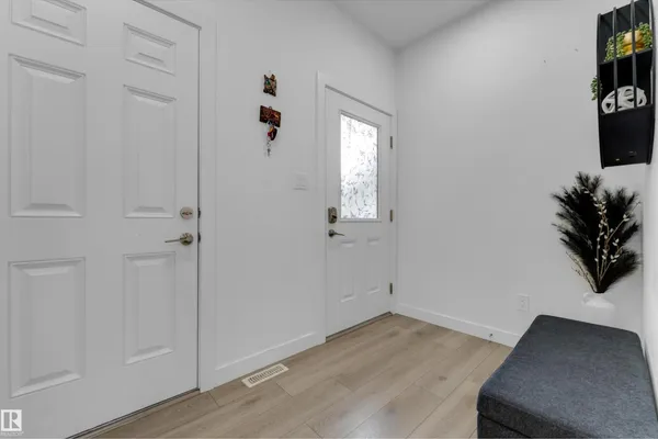 5230 KINNEY PL SW photo 3