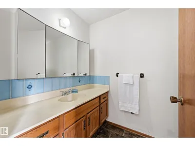 8119 24 AV NW photo 18