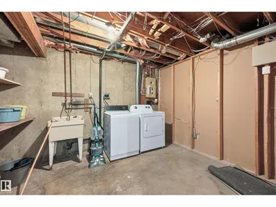 8119 24 AV NW photo 20