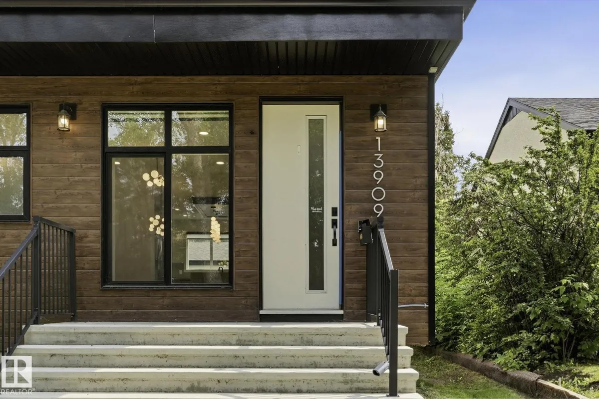 13909 107A AV NW exterior