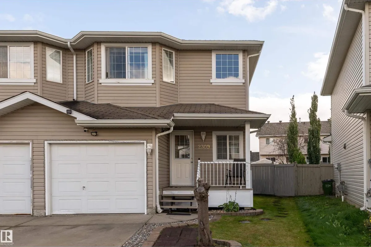 2309 27 AV NW exterior