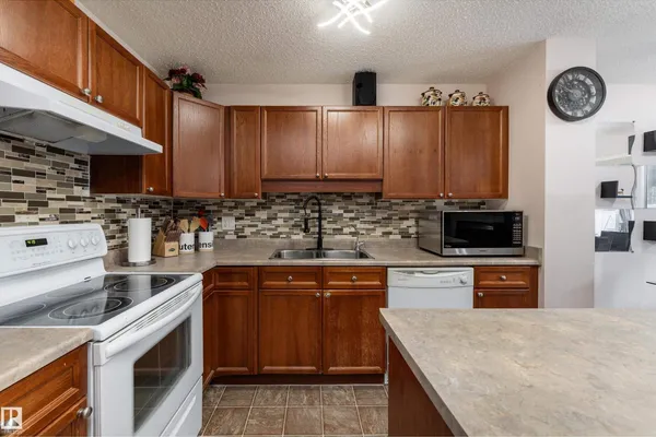 2309 27 AV NW photo 2