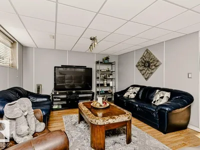 9610 93 AV photo 9