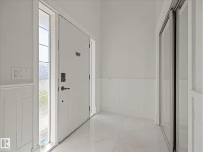 4704 160 AV NW photo 6