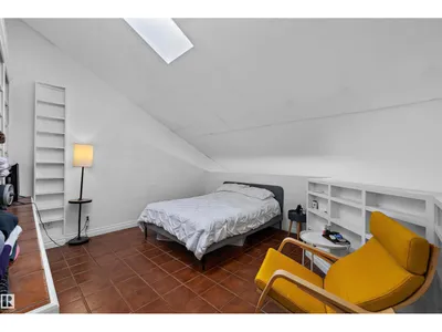 #304 11316 103 AV NW photo 18
