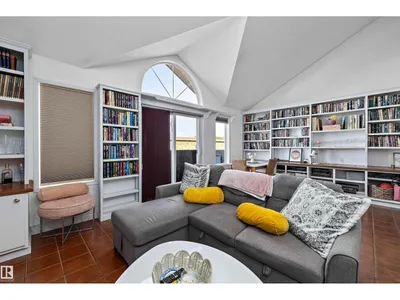 #304 11316 103 AV NW photo 16