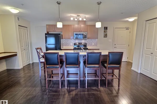 #106 508 Albany WY NW photo 3