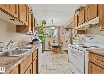 #116 3610 43 AV NW photo 5
