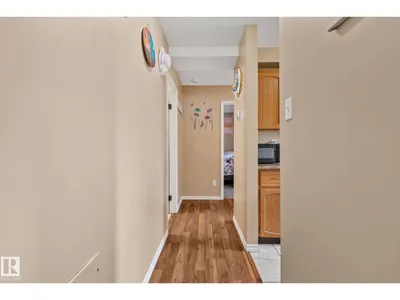 #116 3610 43 AV NW photo 7