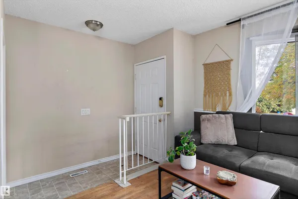 5406 55 ST photo 3