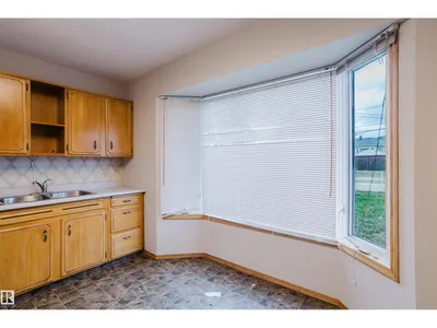 9303 86 ST NW photo 15