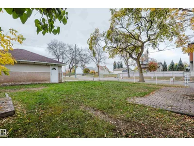 9303 86 ST NW photo 22