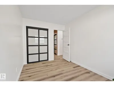 10619 35 AV NW photo 26