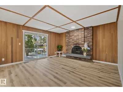 10619 35 AV NW photo 22