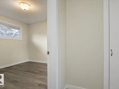 10522 163 ST NW photo 18