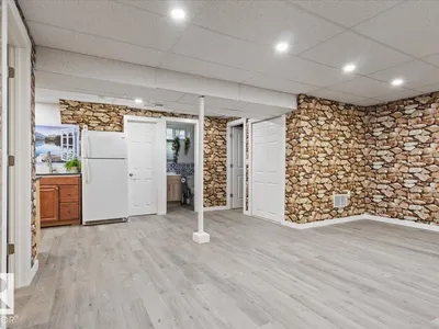 10522 163 ST NW photo 28