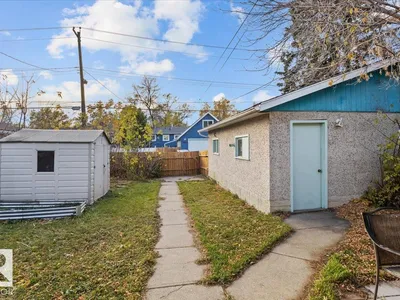 10522 163 ST NW photo 40