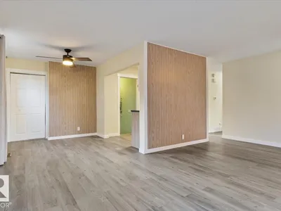 10522 163 ST NW photo 5