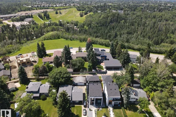12631 52 AV NW photo 3