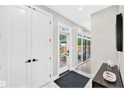 12631 52 AV NW photo 23