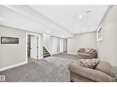 12631 52 AV NW photo 59