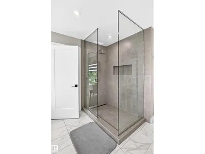 12631 52 AV NW photo 32