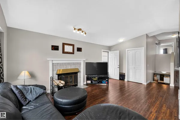 17132 96 ST NW photo 3