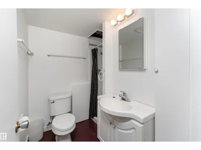 10640 79 ST NW photo 33