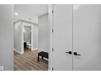 6907 173 AV NW photo 42