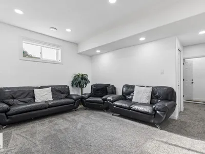 15803 95 ST NW photo 47