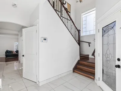 15803 95 ST NW photo 4