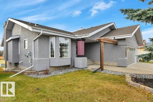 4205 43 AV photo 3