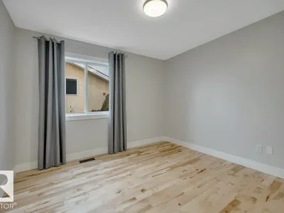 4205 43 AV photo 36