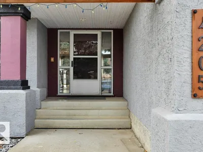 4205 43 AV photo 4