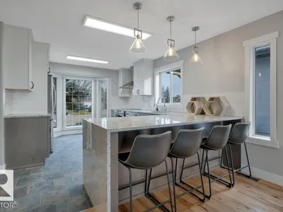 4205 43 AV photo 7