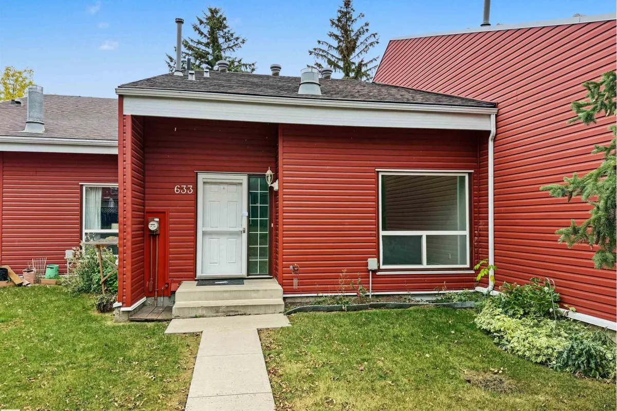 633 Millbourne RD E NW exterior