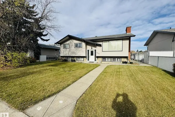 8416 145 AV NW photo 2