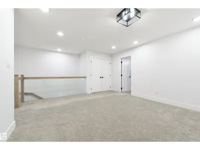 4373 37 ST photo 17
