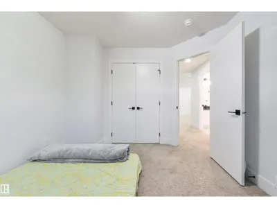 4373 37 ST photo 25