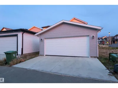 4373 37 ST photo 32