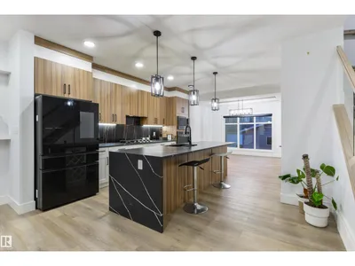 4373 37 ST photo 8